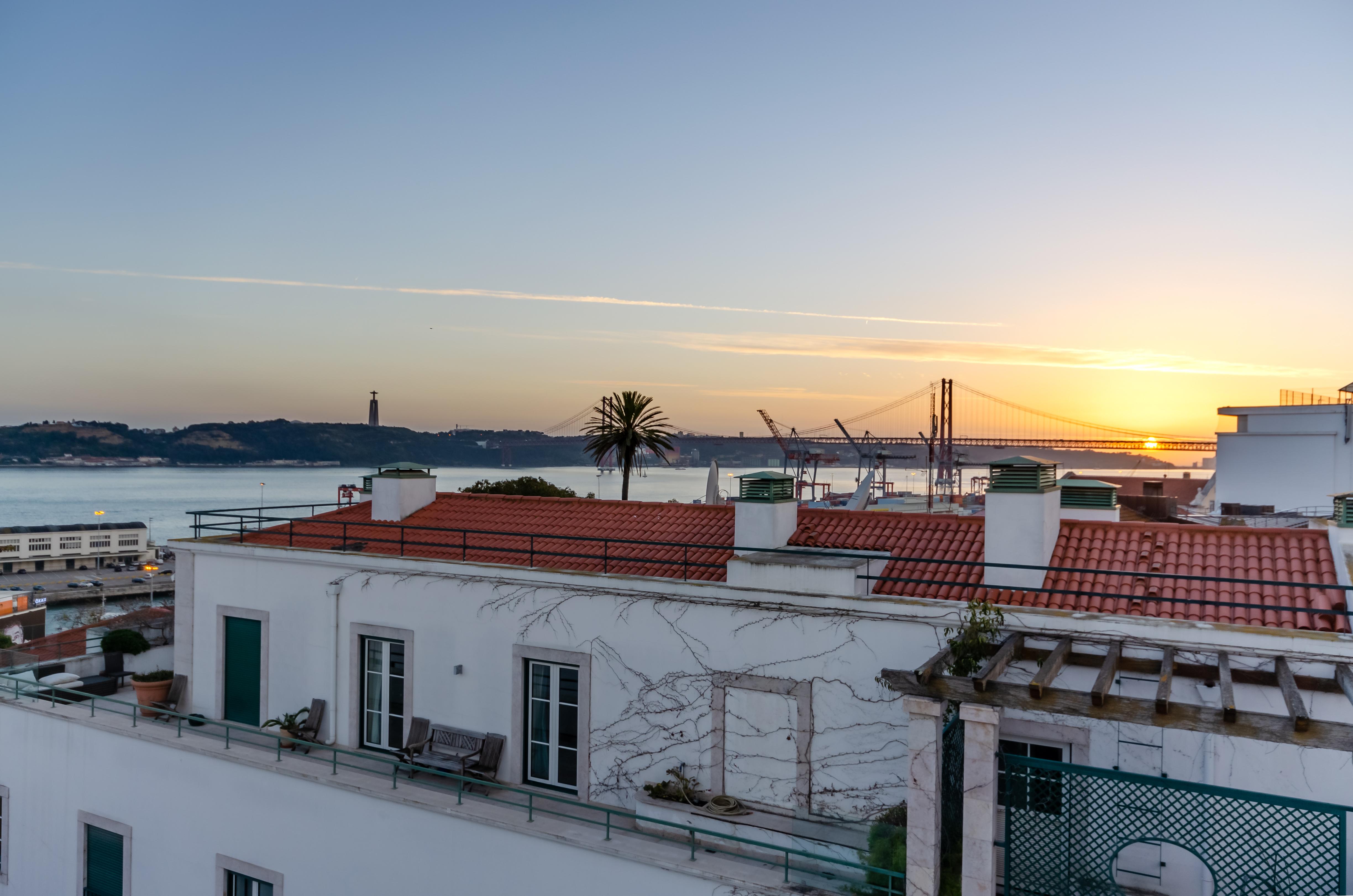 The Emerald House Lisbon Curio Collection By Hilton Hotel Exterior photo